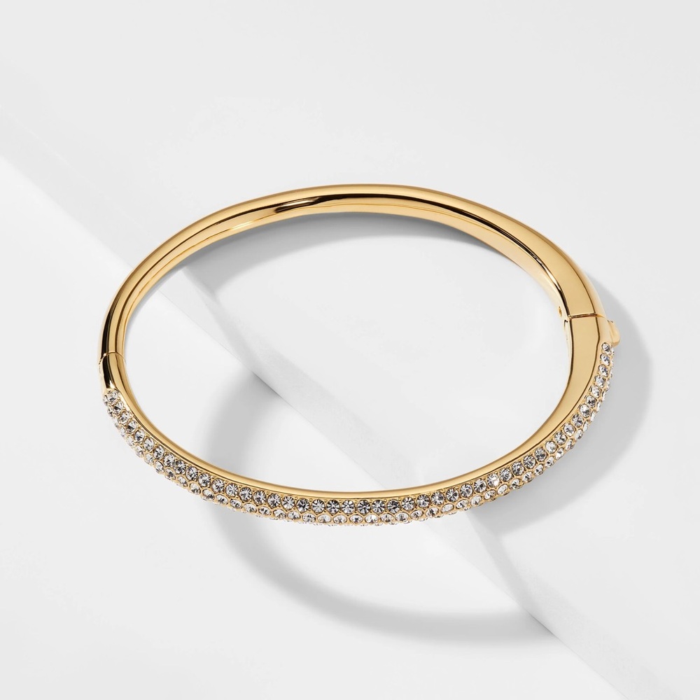 Elegant Gold Bracelet with Crystal Accents